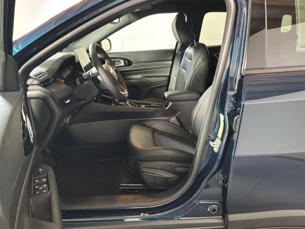 New 2026 Fathom Blue Pearl Coat Jeep Latitude image 11