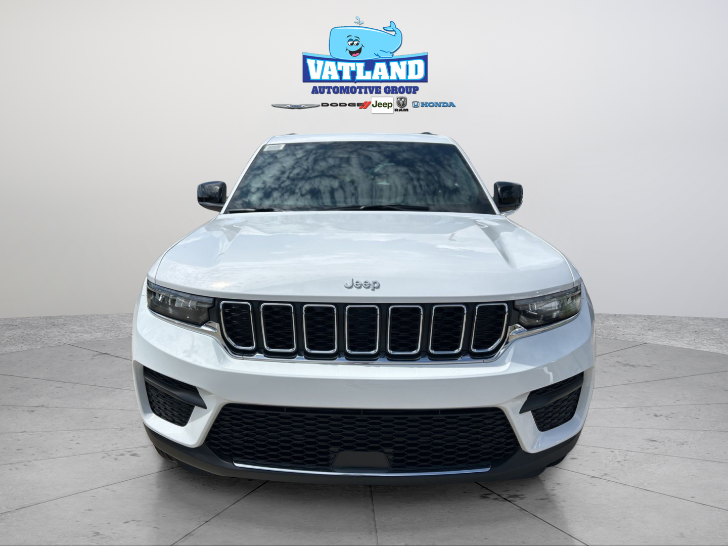 New 2026 Bright White Clear-Coat Exterior Paint Jeep Laredo image 8