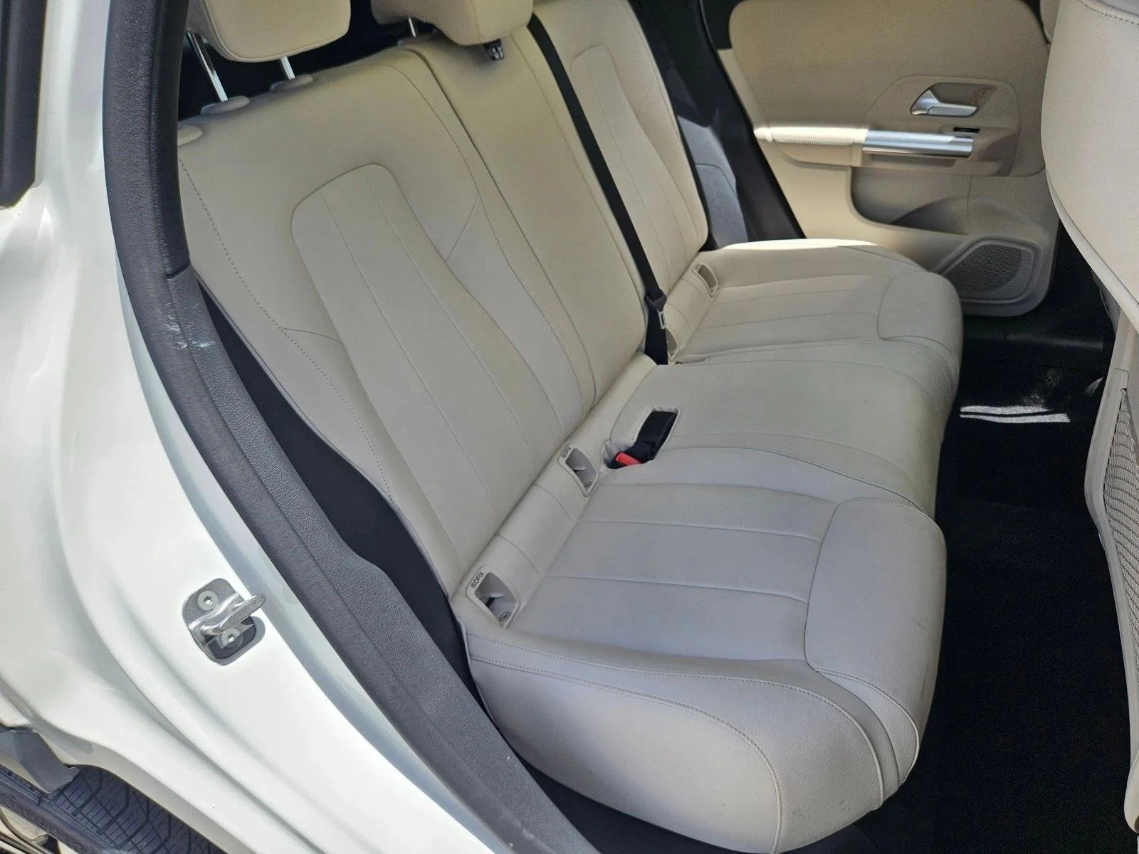 Used 2023 Polar White Mercedes-Benz GLA 250 image 18