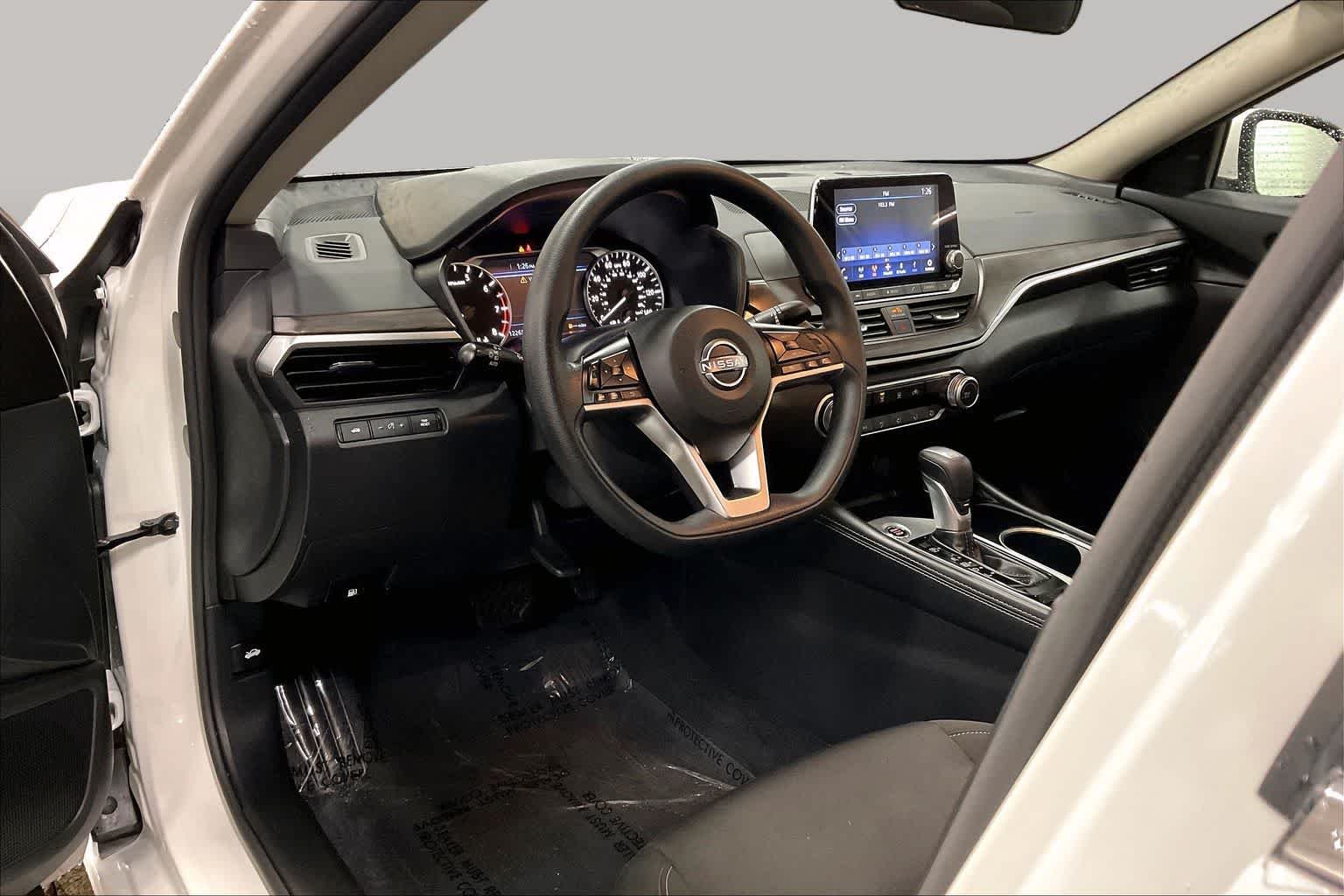 Used 2023 Pearl White Tricoat Nissan 2.5 SV image 17