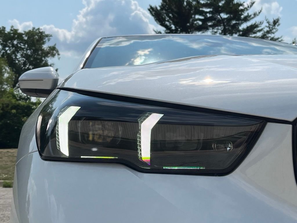 Used 2026 Mineral White Metallic BMW 550e xDrive image 9