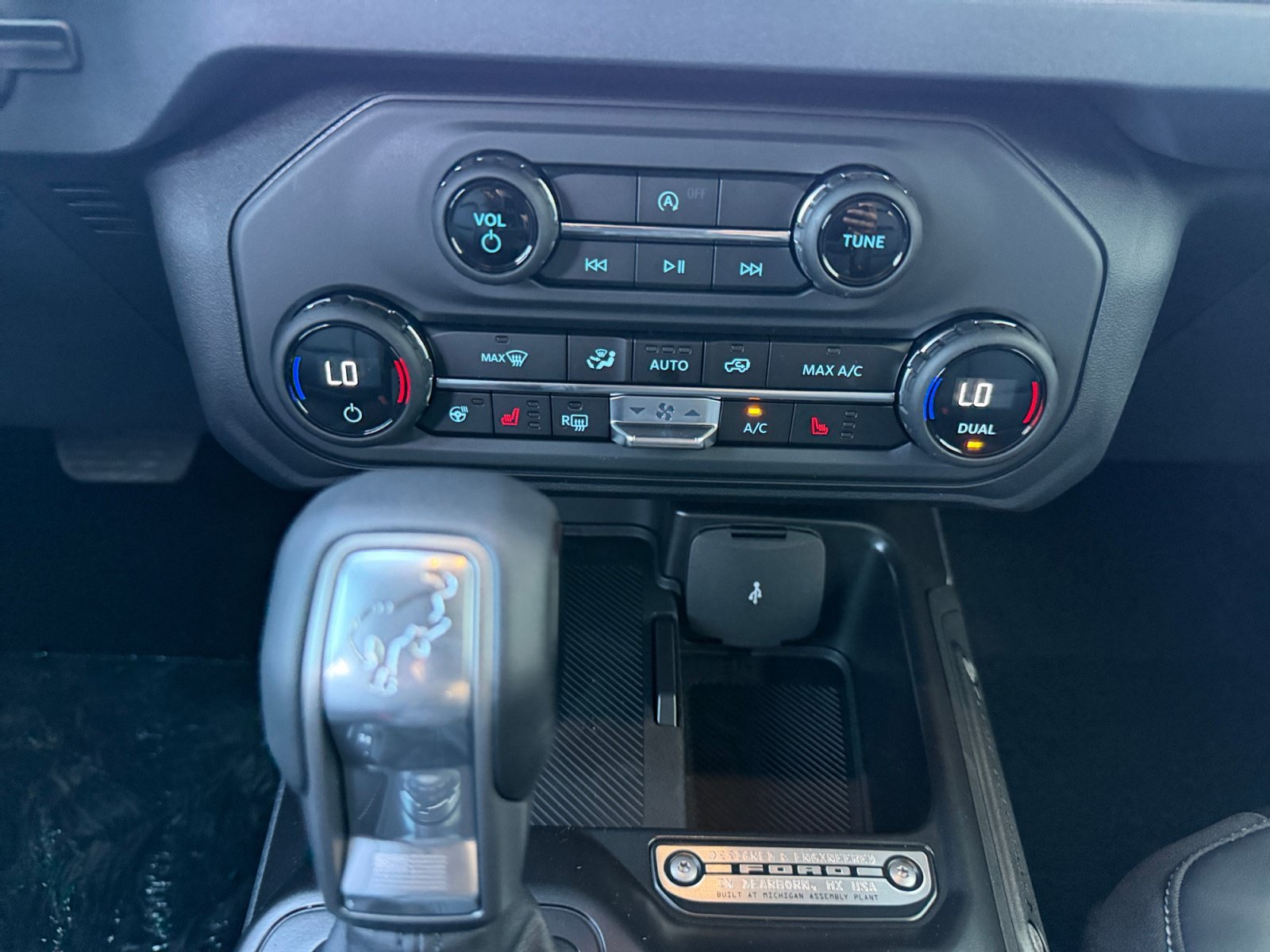 New 2026 Avalanche Gray Ford Outer Banks image 22