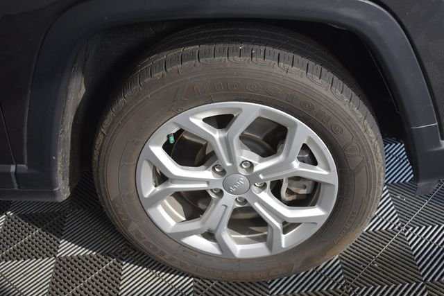 Used 2024 Gray Jeep Latitude image 12