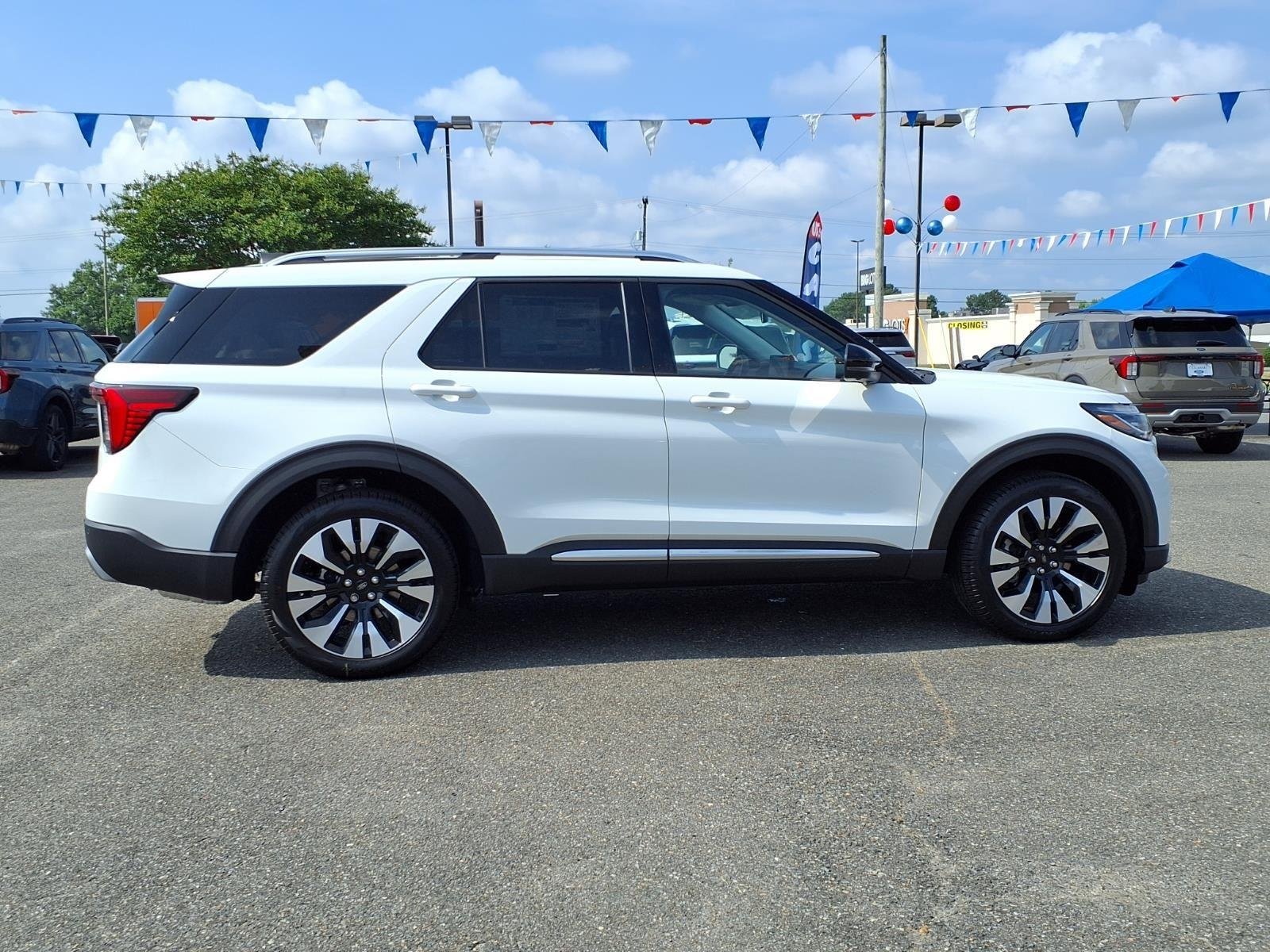 New 2026 Star White Metallic Tri-Coat Ford Platinum™ image 11