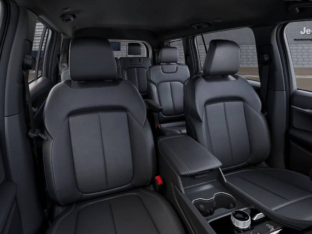 Used 2025 White Jeep Limited image 17