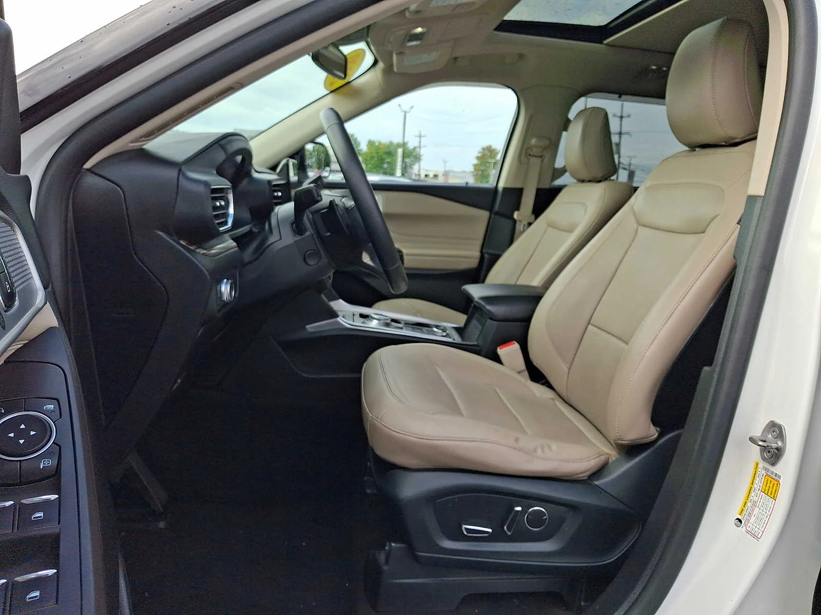 Used 2020 Star White Metallic Tri-Coat Ford Limited image 13