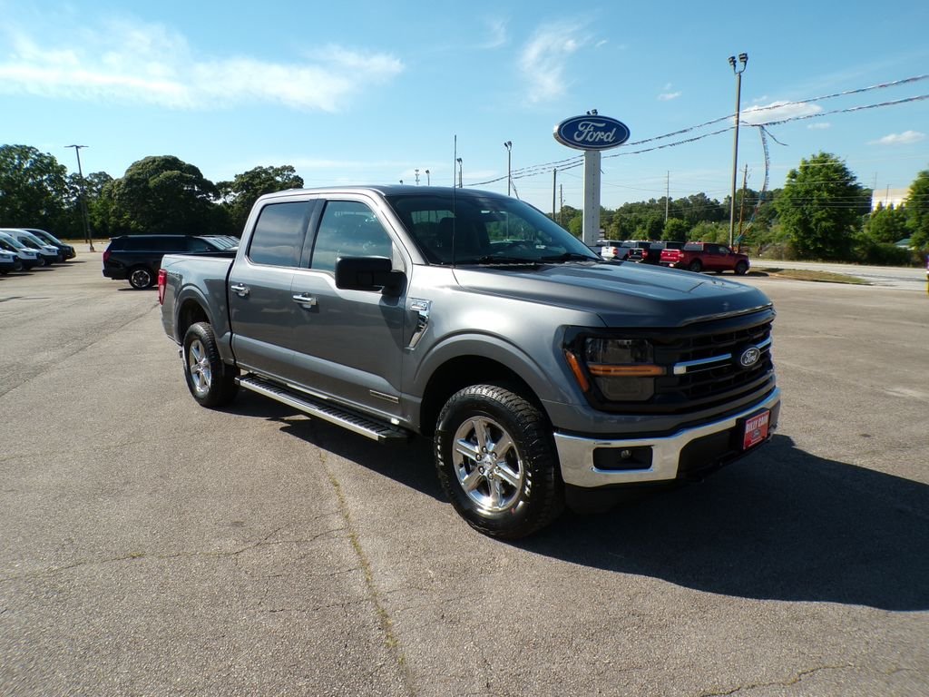 Used 2025 Gray Metallic Ford XLT image 1