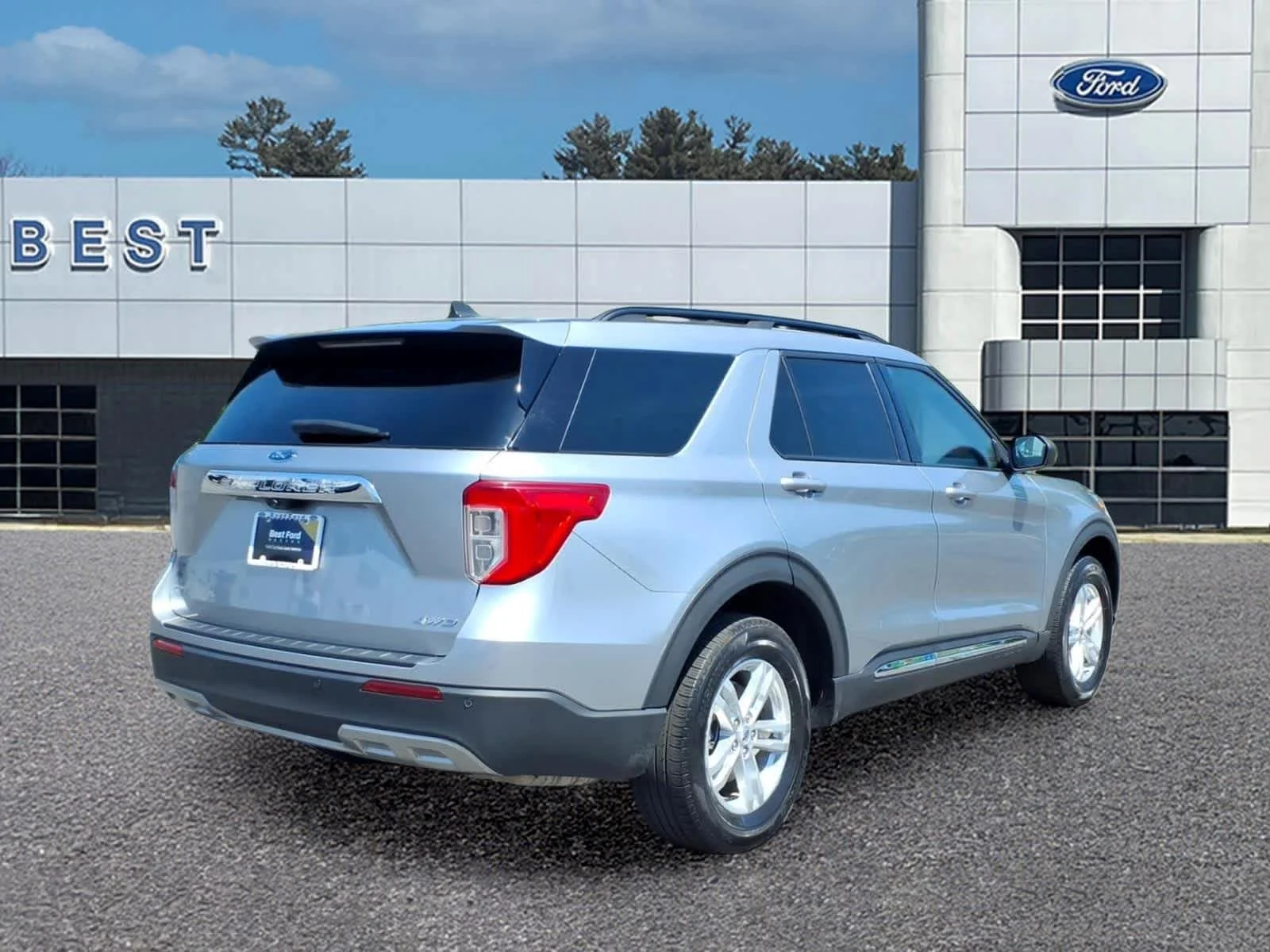 Used 2023 Iconic Silver Ford XLT image 8