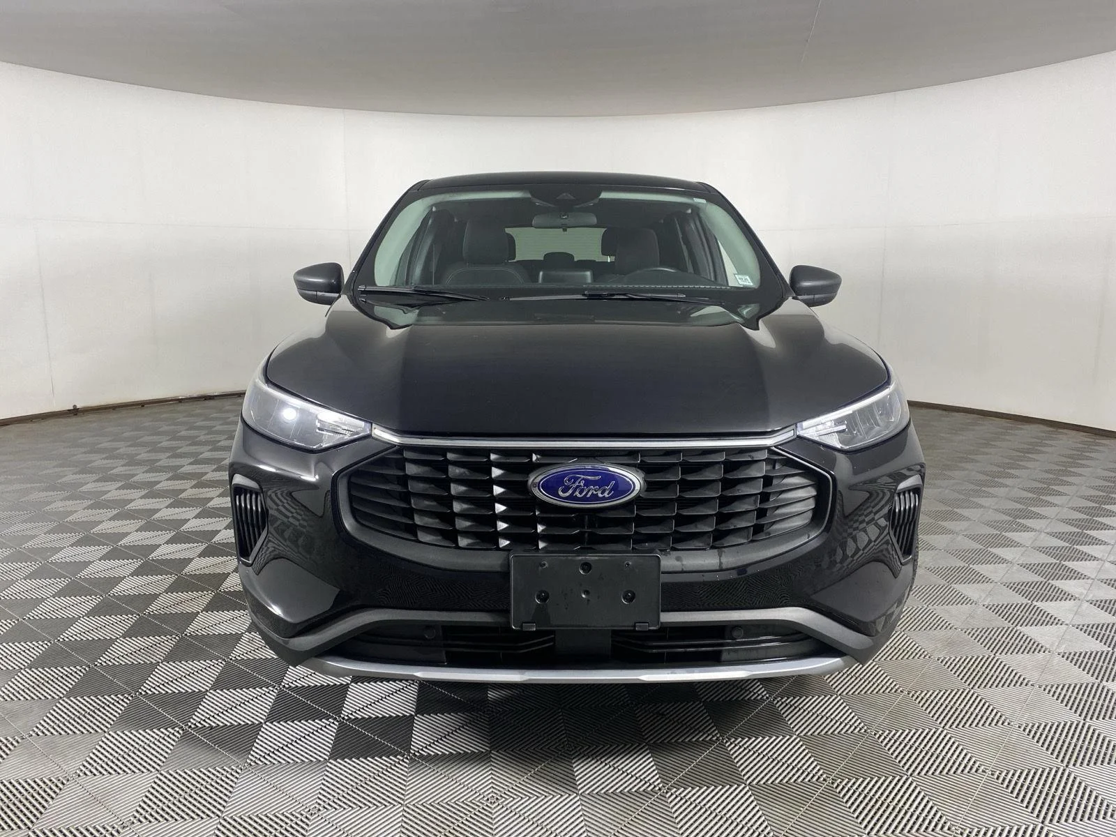 Used 2023 Agate Black Ford Active image 2