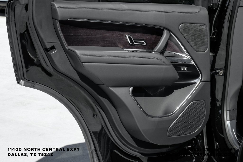New 2027 Santorini Black Metallic Land Rover SE image 52