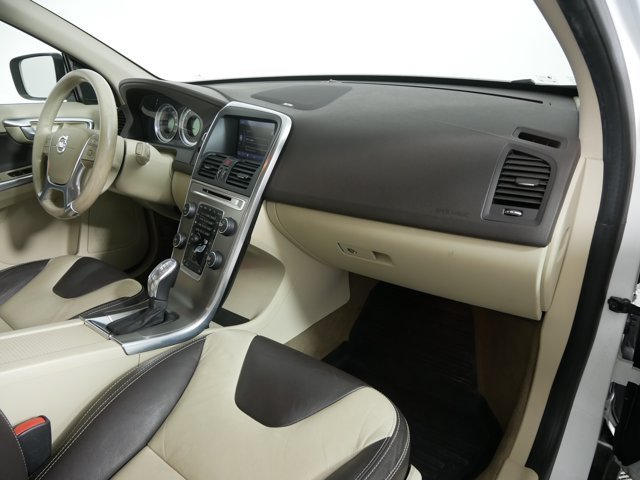 Used 2013 Ice White Volvo T6 w/ Platinum Pkg & Climate Pkg image 18
