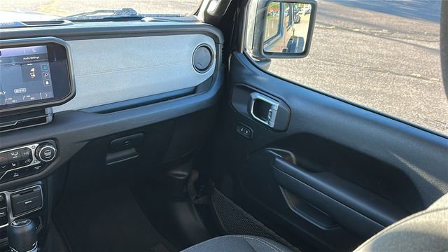 Used 2024  Jeep Sport S image 27