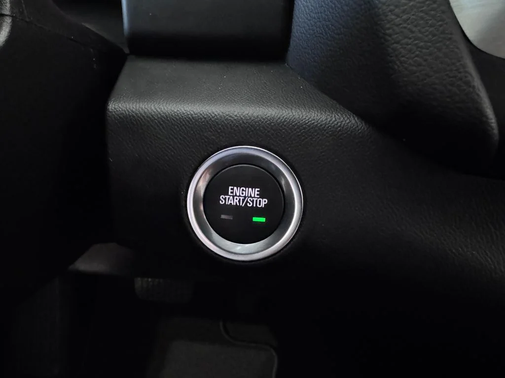 Used 2022 White GMC SLE image 22
