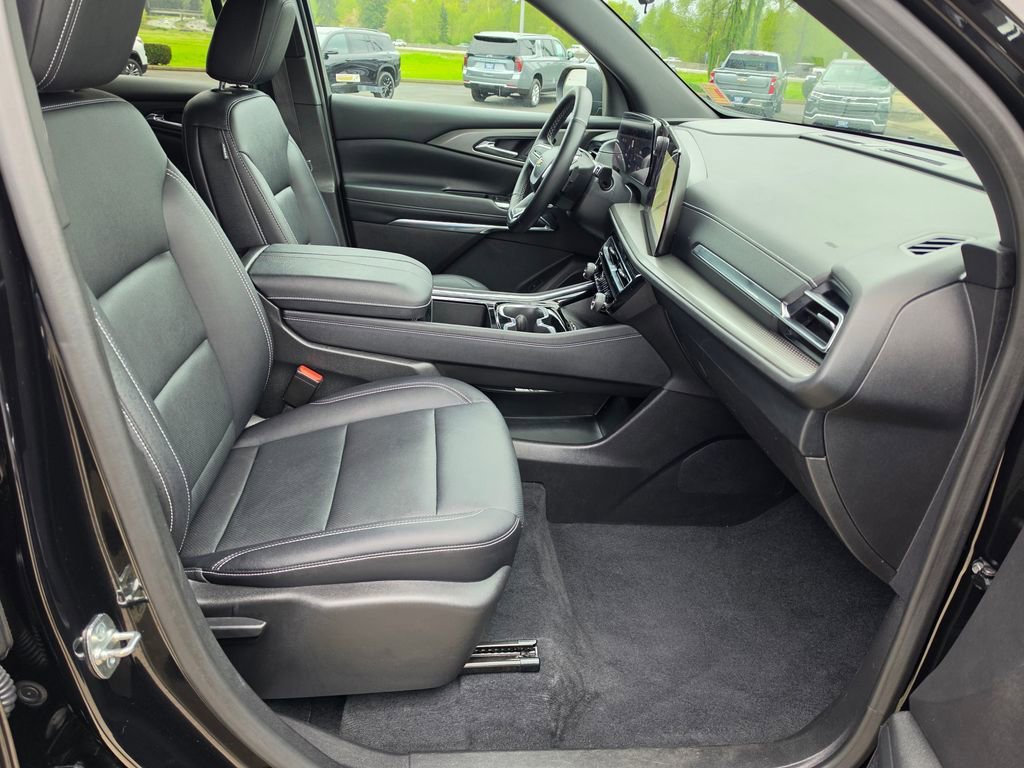 Used 2025 Mosaic Black Metallic Chevrolet LT image 30