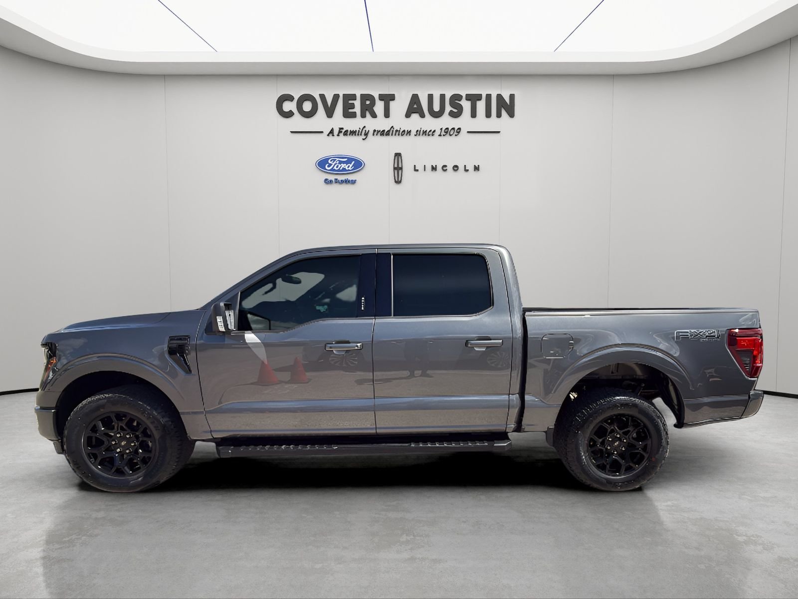 Used 2024 Gray Ford XLT image 2