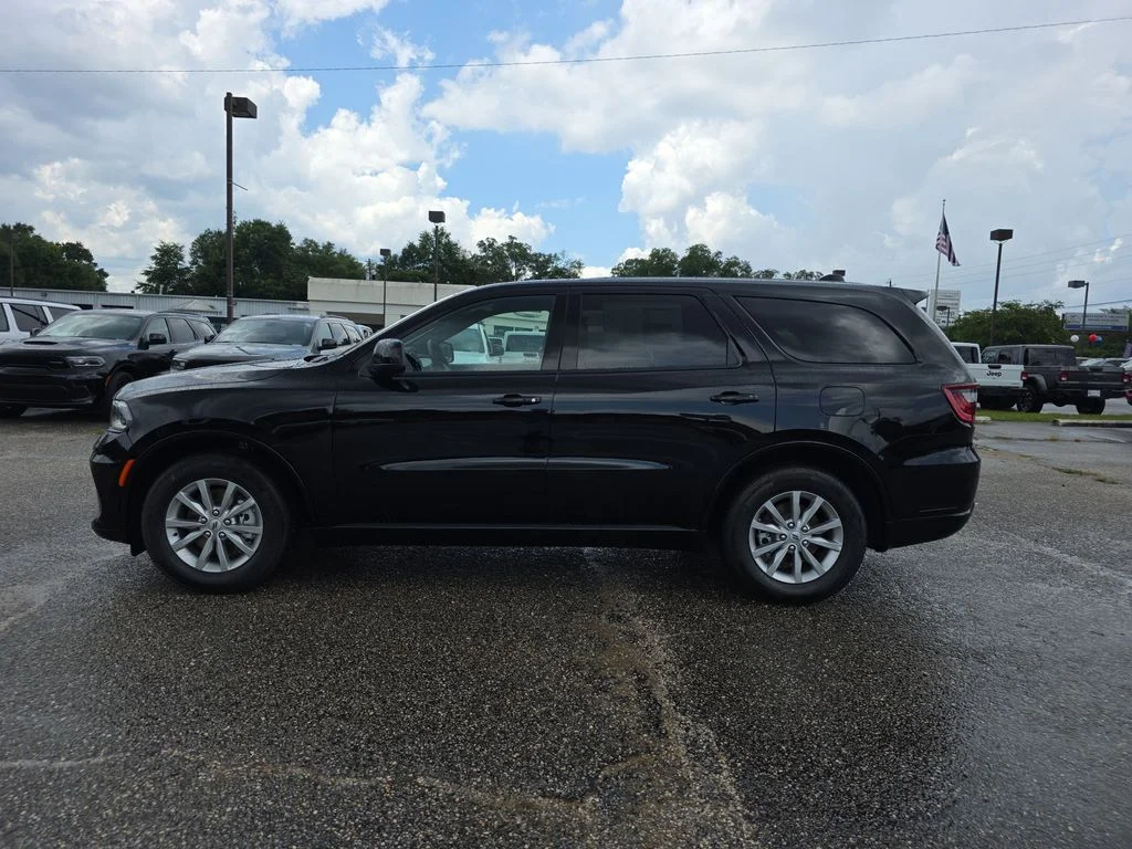 New 2026 Diamond Black Clear-Coat Exterior Paint Dodge GT image 3