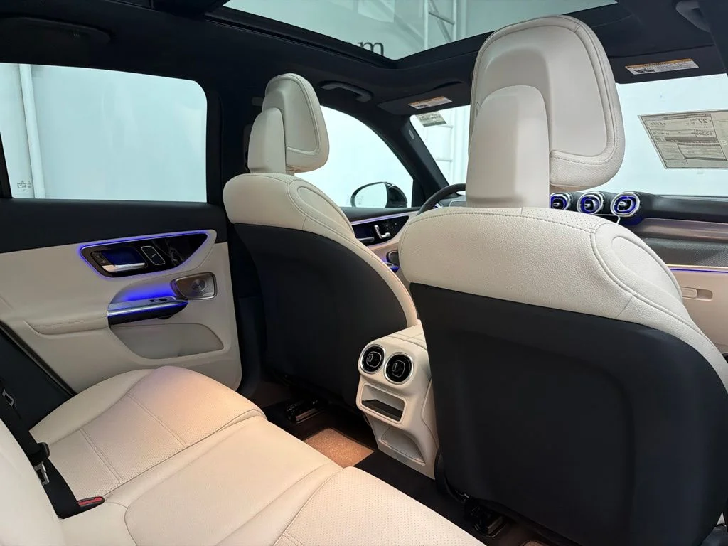 New 2027 Black Mercedes-Benz GLC 300 image 30