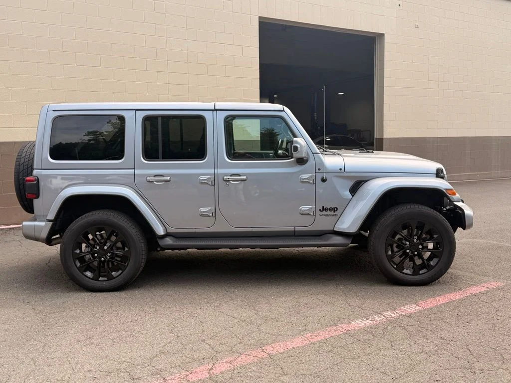Used 2021 Billet Silver Metallic Clearcoat Jeep Unlimited Sahara High Altitude image 4