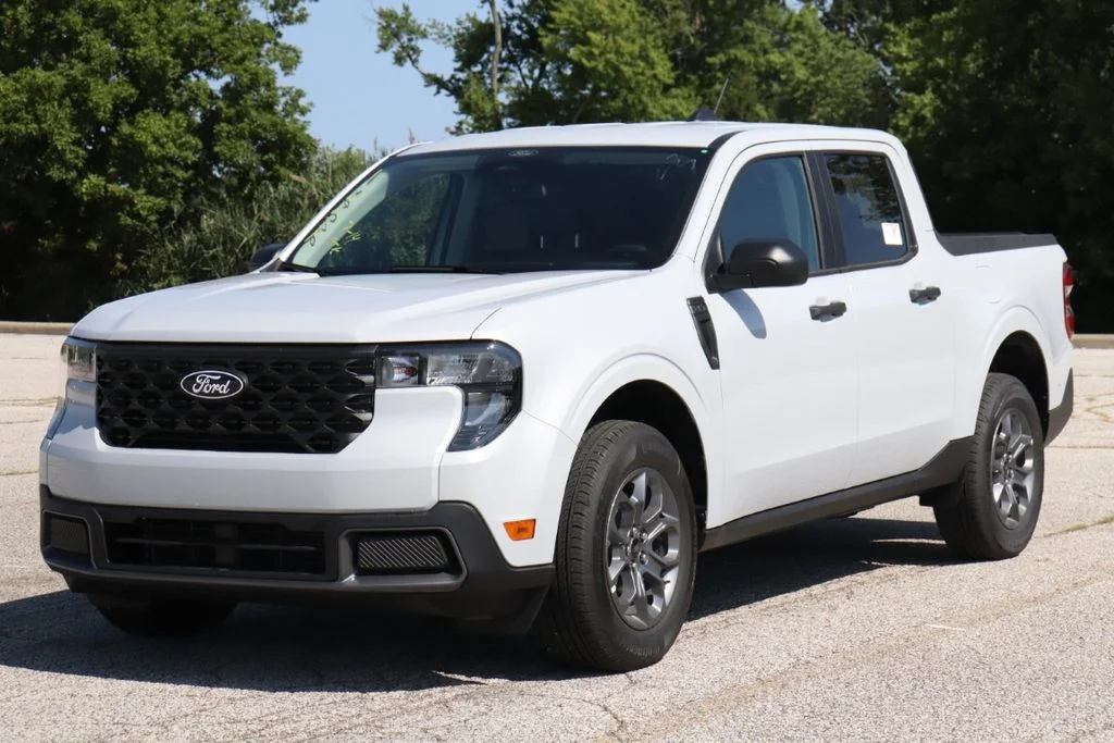 New 2026 Space White Metallic Ford XLT image 5