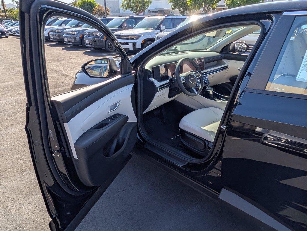 New 2026 Black Hyundai SE FWD image 31