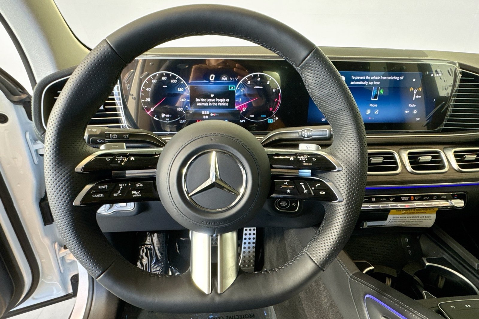 New 2026 MANUFAKTUR Moonlight White Metallic Mercedes-Benz GLS 450 image 11