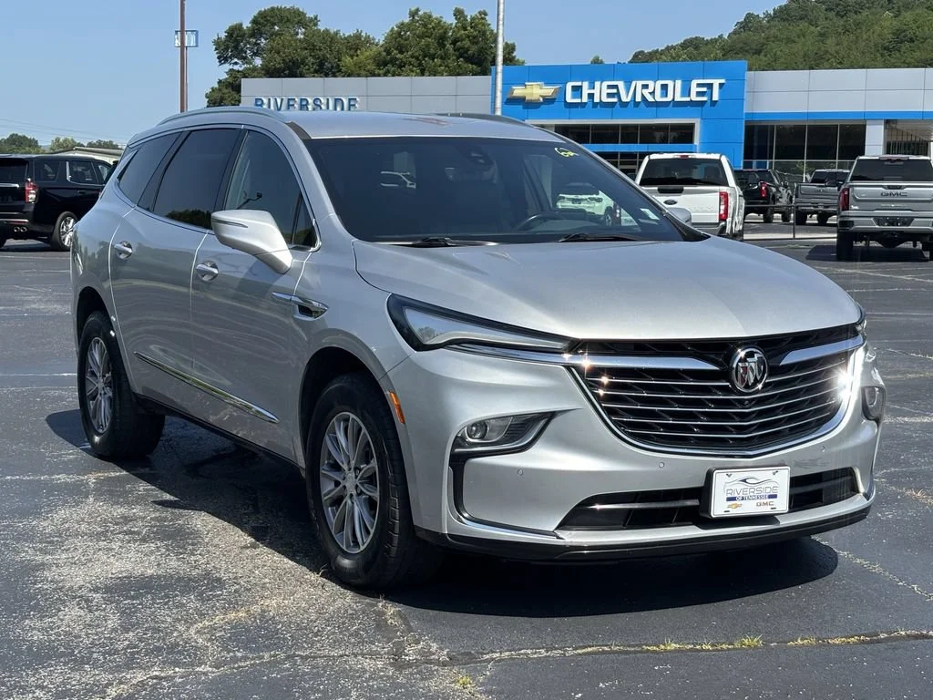 Used 2022 Includes Pitch Dark Night lower exterior accent color.) Buick Premium image 4