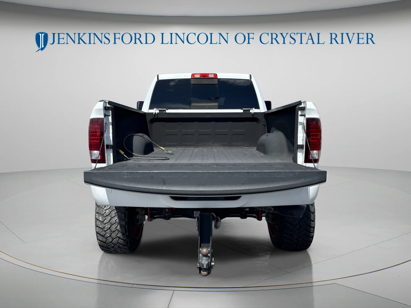 Used 2018 Bright White Clearcoat Ram Laramie image 5
