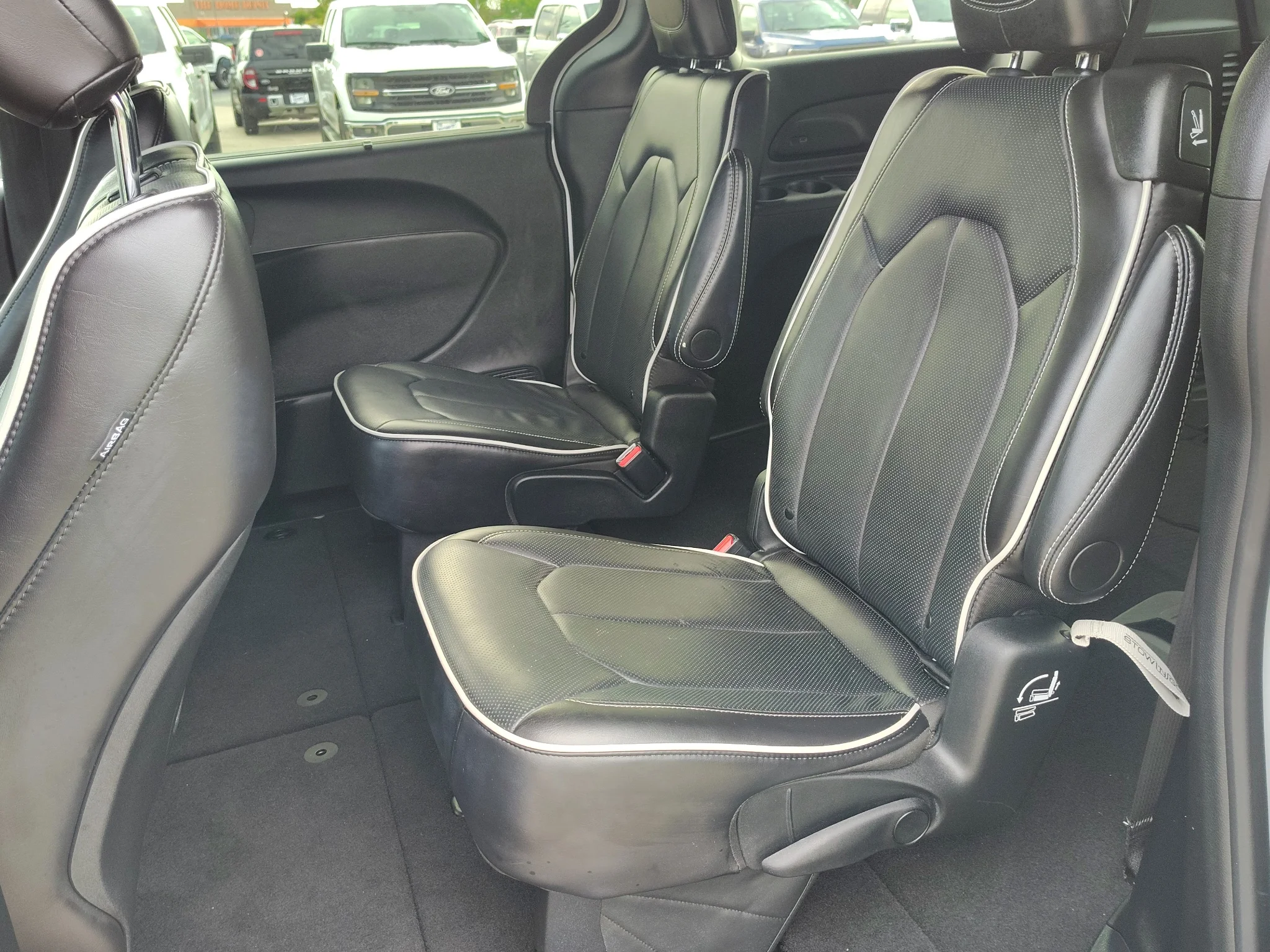 Used 2026 Bright White Clearcoat Chrysler Limited image 10
