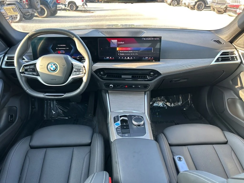 Used 2025 Gray BMW xDrive40 image 32