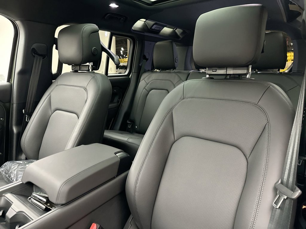 New 2026 Woolstone Green Land Rover X-Dynamic SE image 10