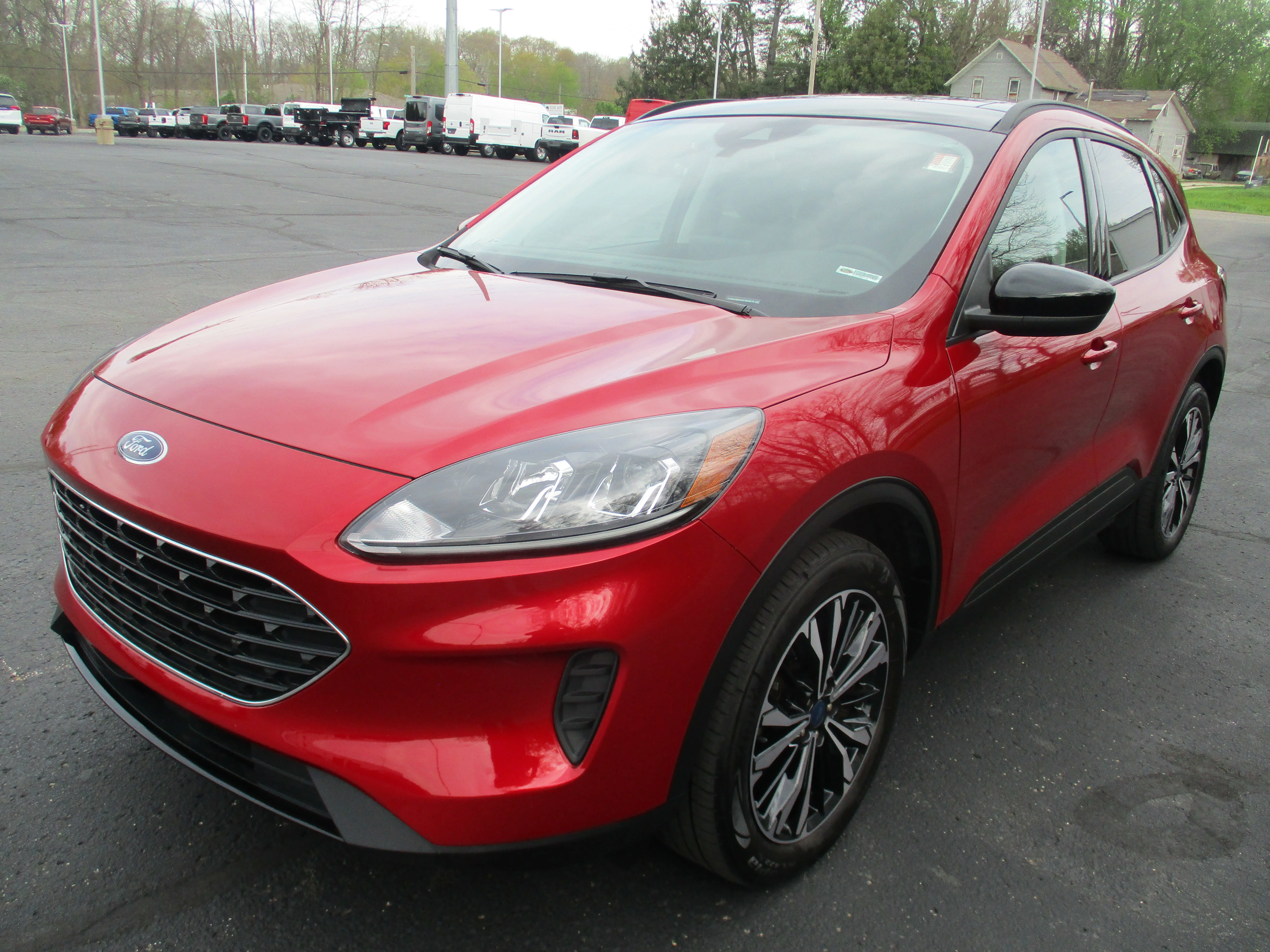 Used 2022 Rapid Red Metallic Tinted Clearcoat Ford SE image 4