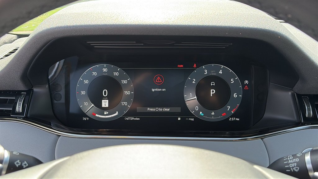 Used 2023 Black Land Rover R-Dynamic SE image 19