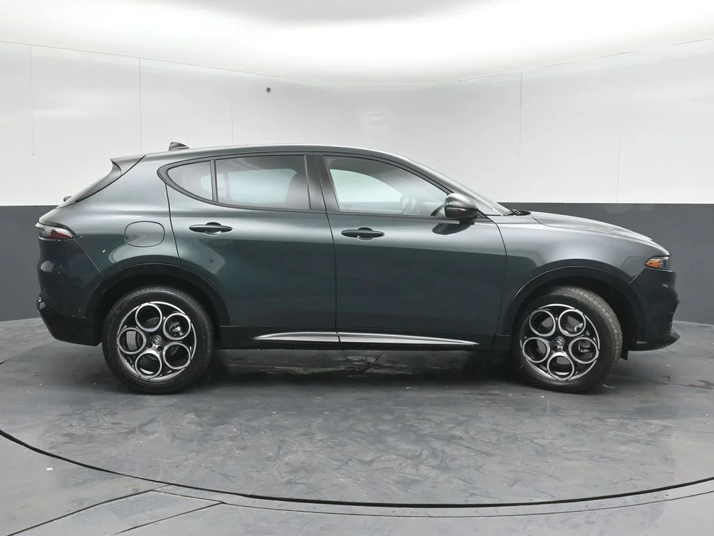 New 2026 Verde Monza (Green) Exterior Paint Alfa Romeo Base image 8
