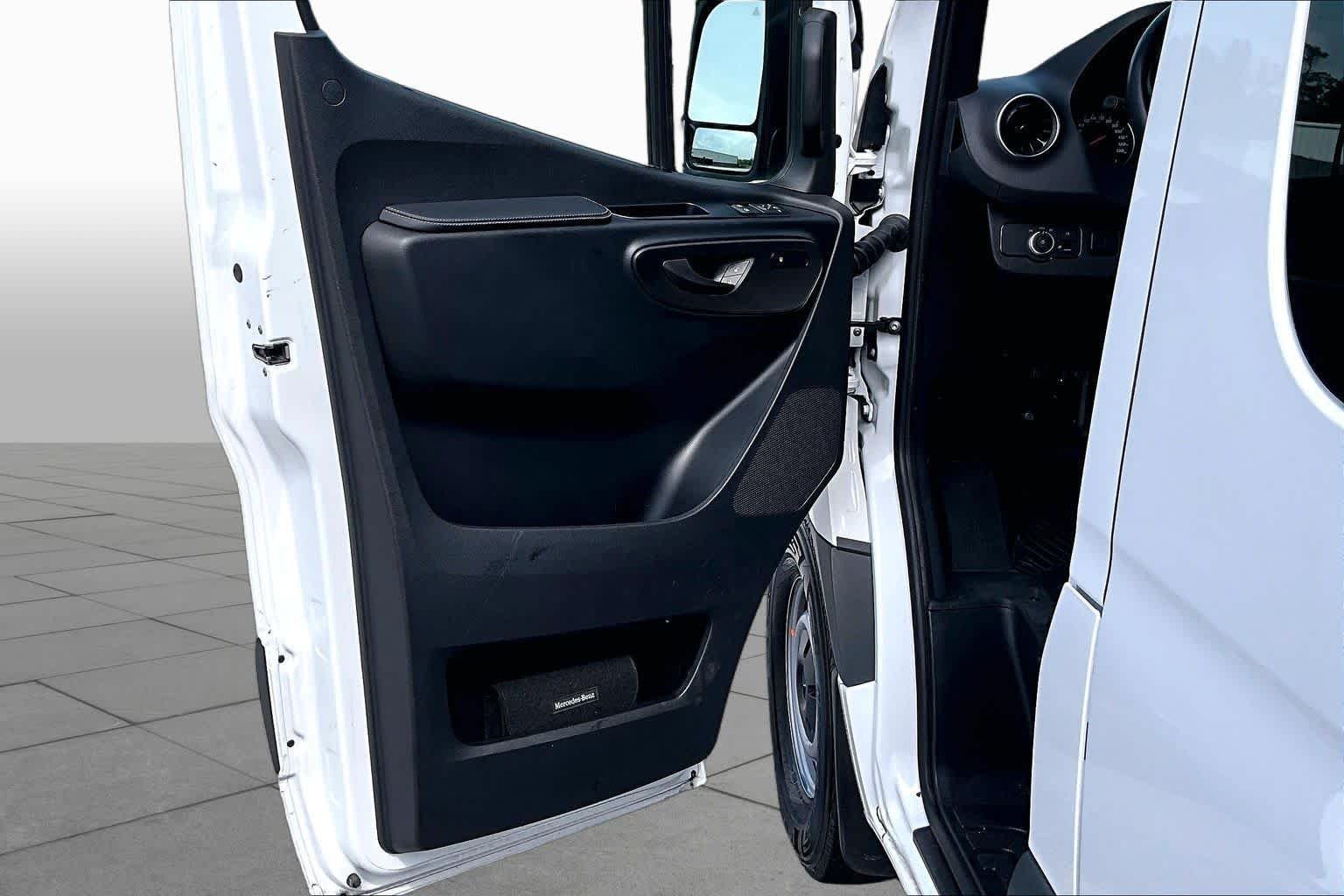 Used 2025 Arctic White Mercedes-Benz  image 22
