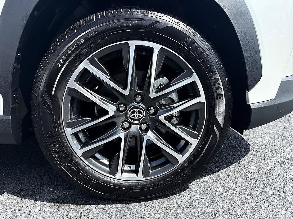 Used 2026 Wind Chill Pearl Toyota XLE image 10