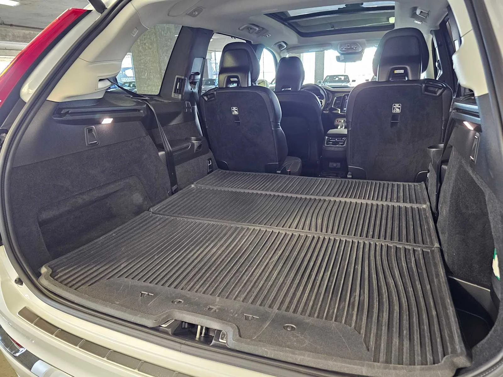 Used 2025 Crystal White Metallic Volvo Ultra image 31
