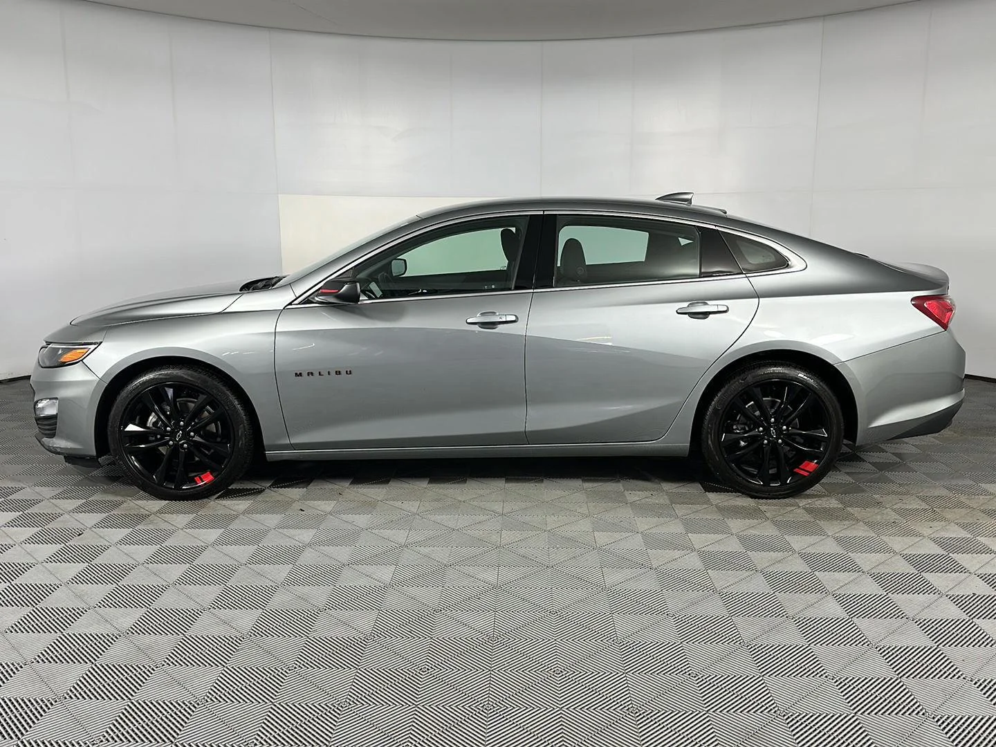 Used 2024 Sterling Gray Metallic Chevrolet LT image 4