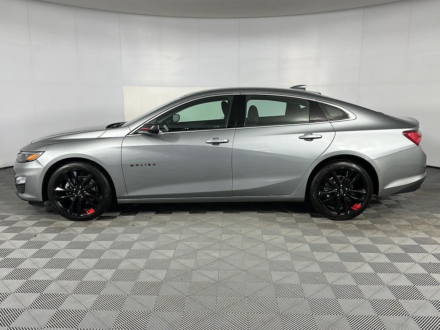 Used 2024 Sterling Gray Metallic Chevrolet LT image 4