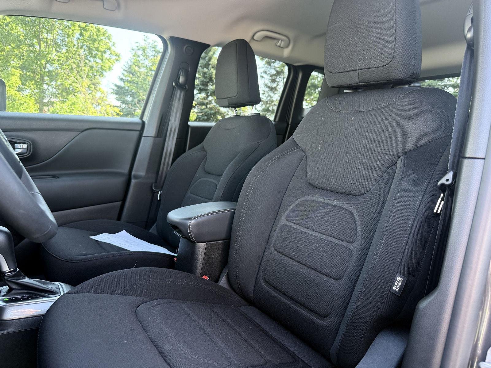 Used 2022 Gray Jeep  image 5