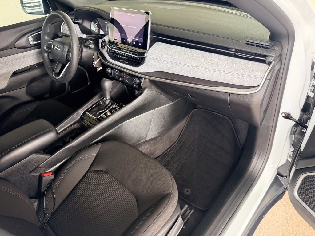 Used 2023 White Jeep Sport image 35