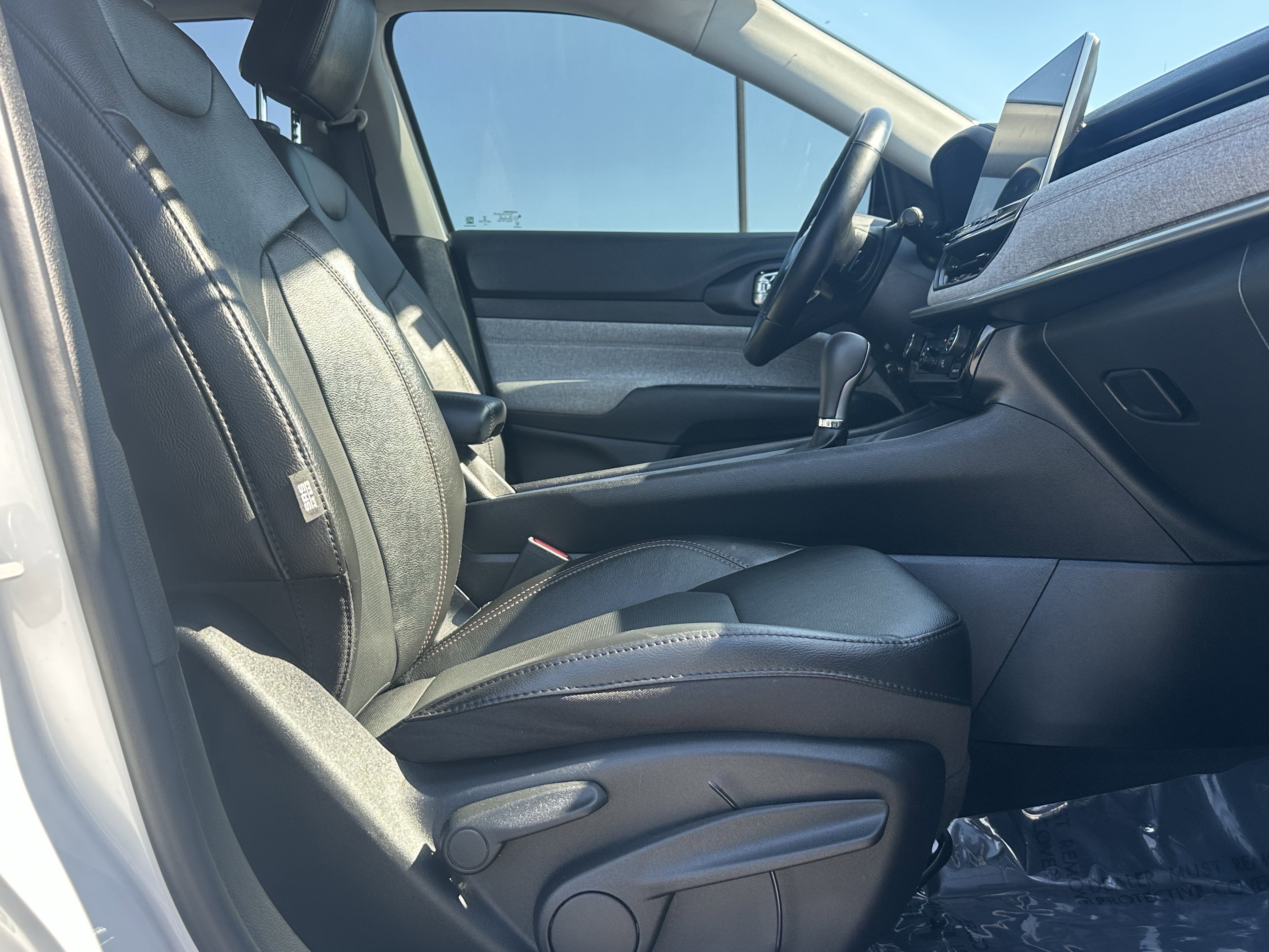 Used 2022 Bright White Clearcoat Jeep Latitude Lux image 14