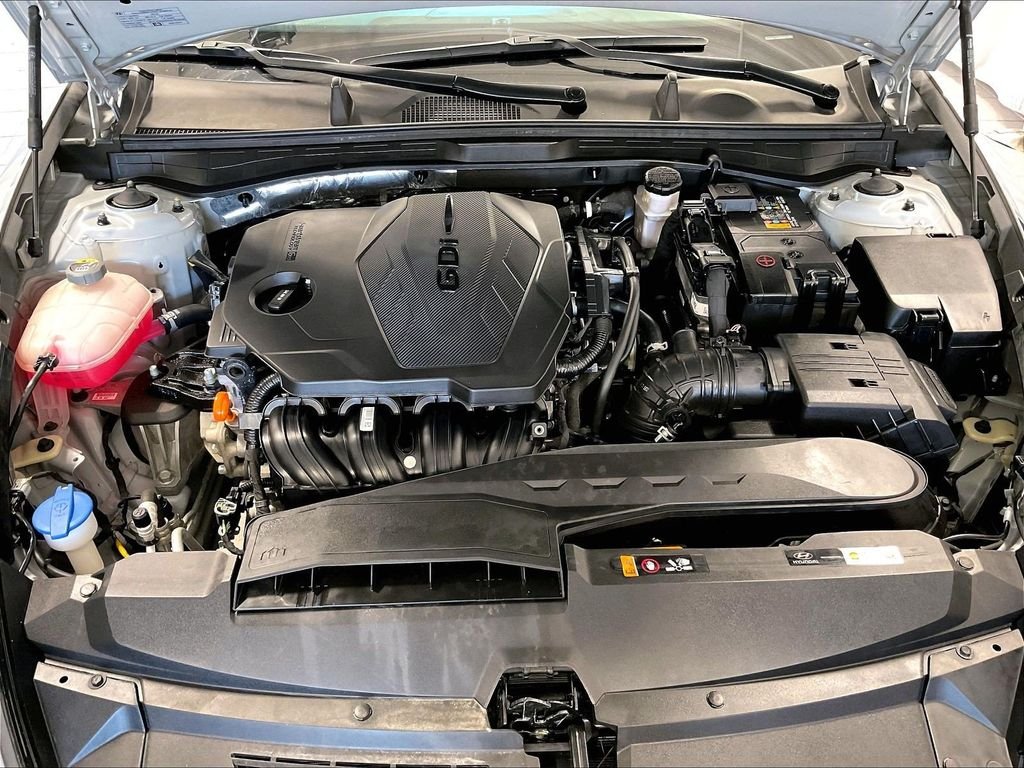 Used 2023 Silver Hyundai SE image 28