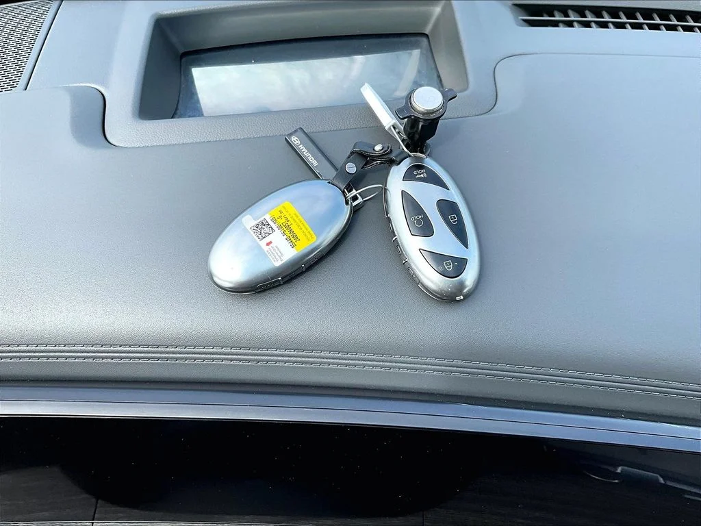 Used 2024 Gray Hyundai Calligraphy image 11