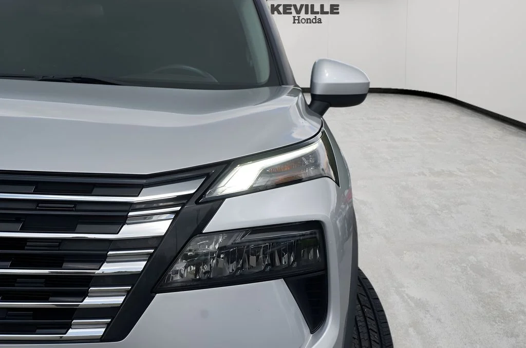 Used 2024 Brilliant Silver Metallic Nissan SV image 5
