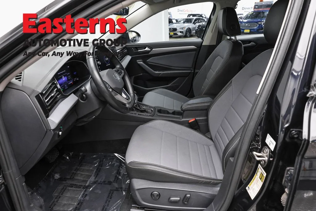 Used 2025 Black Volkswagen 1.5T SE image 14