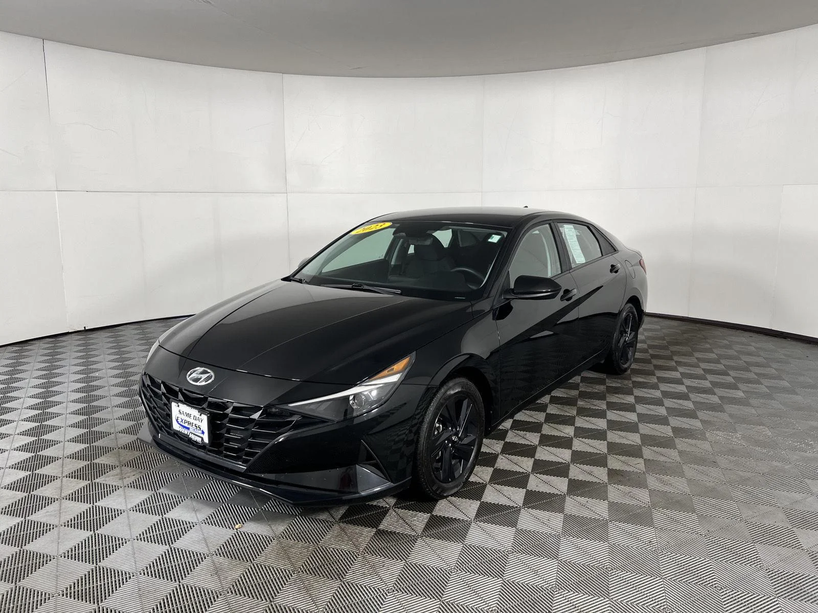 Used 2023 Phantom Black Hyundai SEL image 4