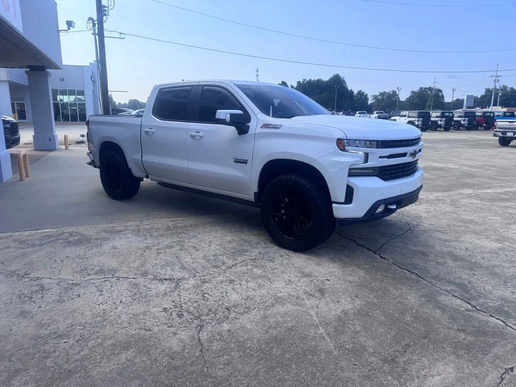 Used 2021 White Chevrolet RST image 8