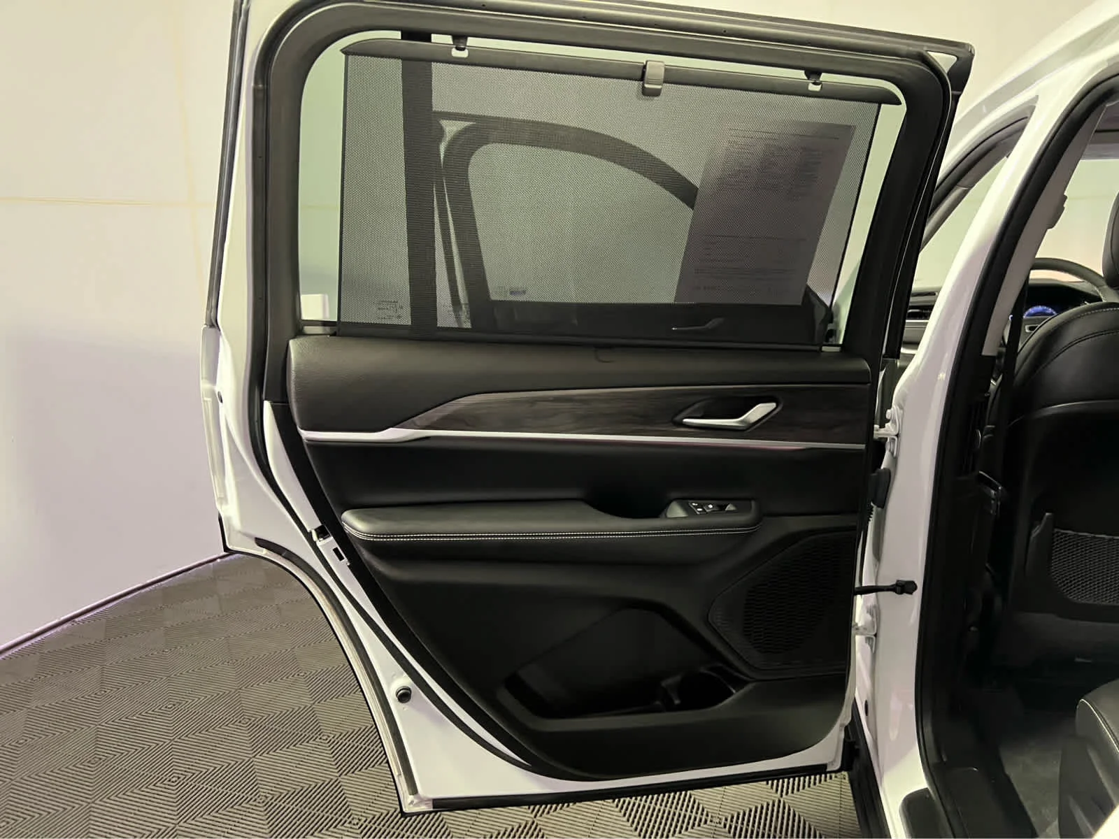 Used 2023 Bright White Clearcoat Jeep Limited image 27