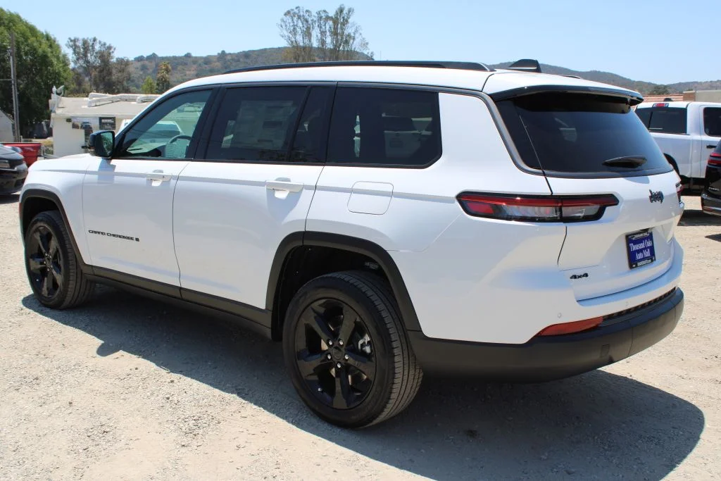 New 2026 Bright White Clear-Coat Exterior Paint Jeep Limited image 6
