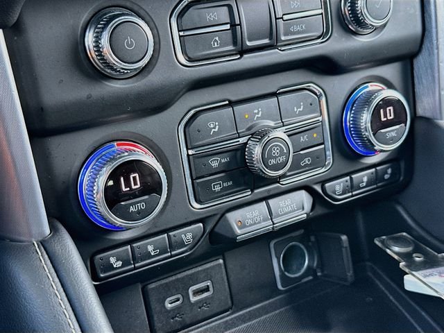 Used 2022 Black GMC SLT image 16